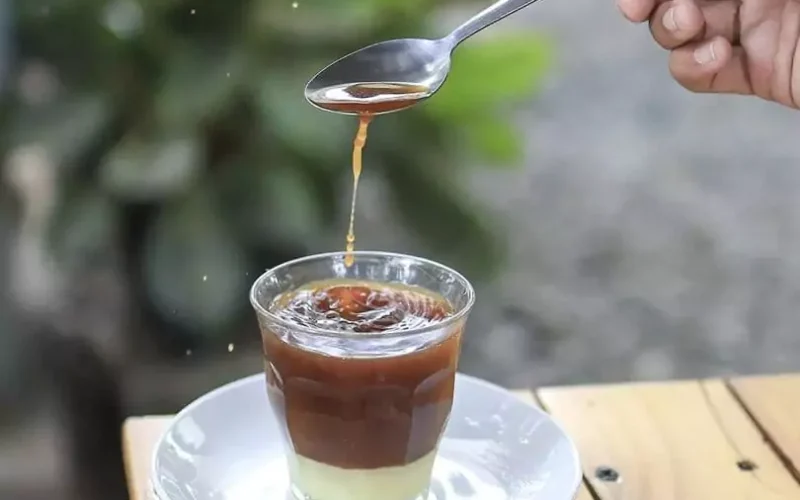 Es Kopi Susu dari Taman Kopi