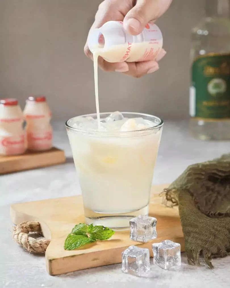 Iced Lychee Yakult Kafe Kebon Cau