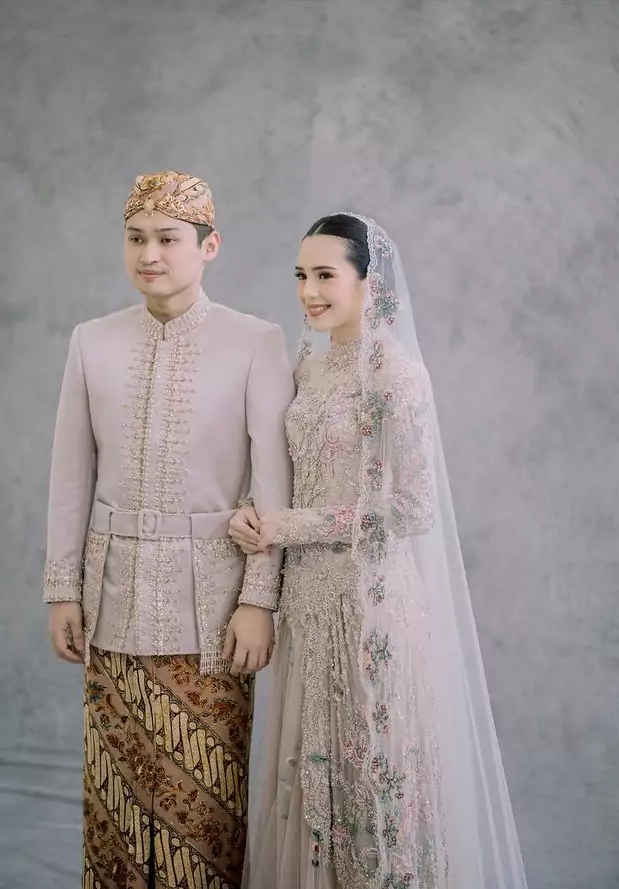 Candid Momment Vena Pictures