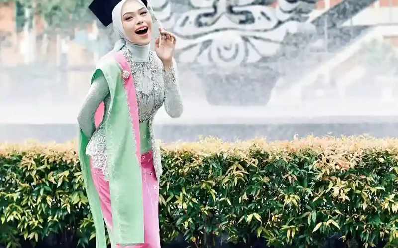 Foto Wisuda di Kampus UI Depok by Ale Studio