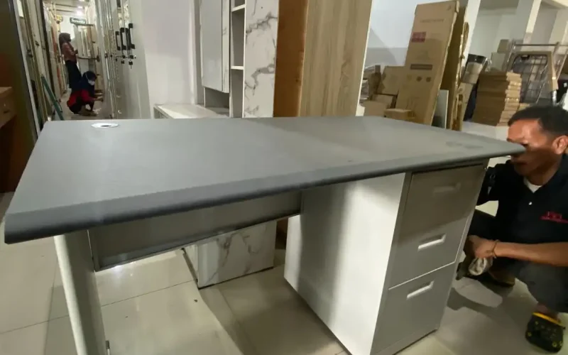 Meja Kantor Serang